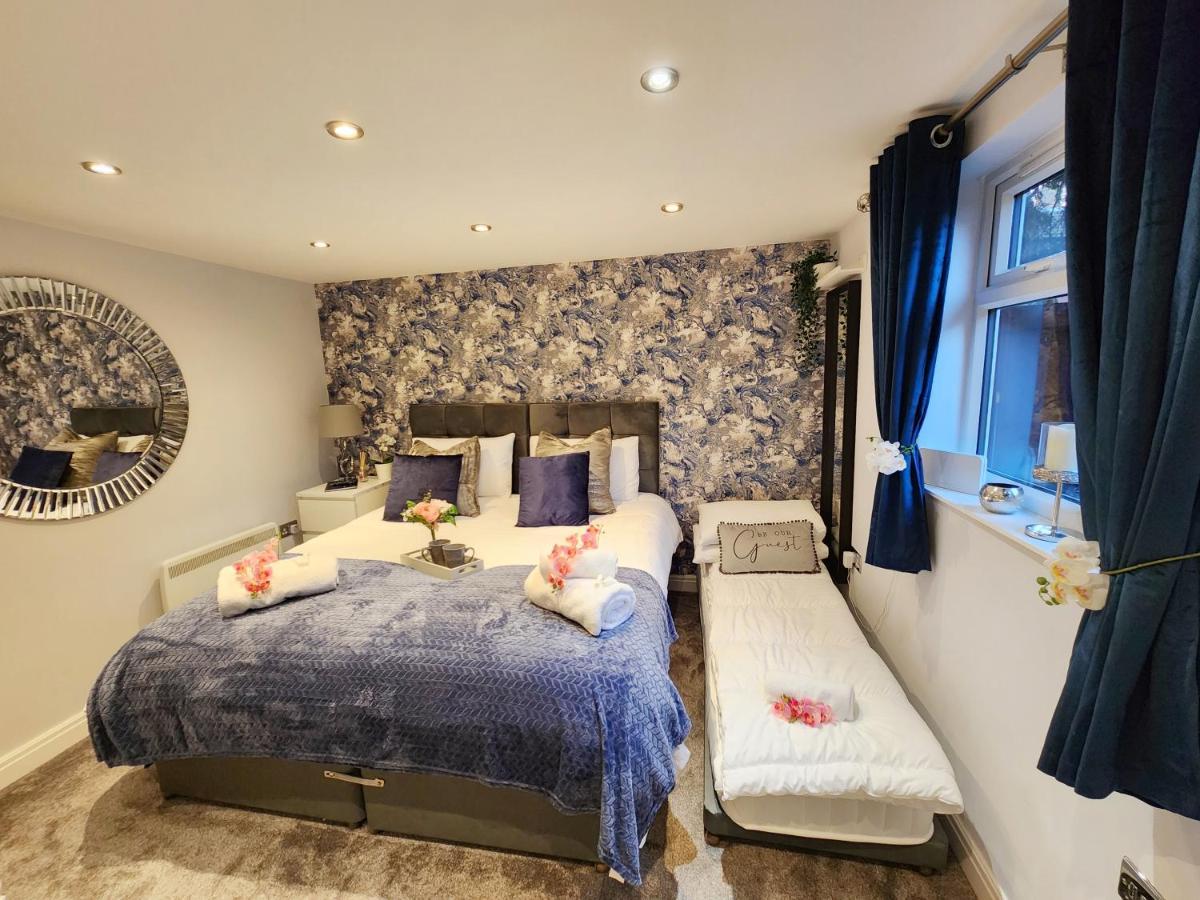 Studio Apartment The Den Colnbrook Buitenkant foto