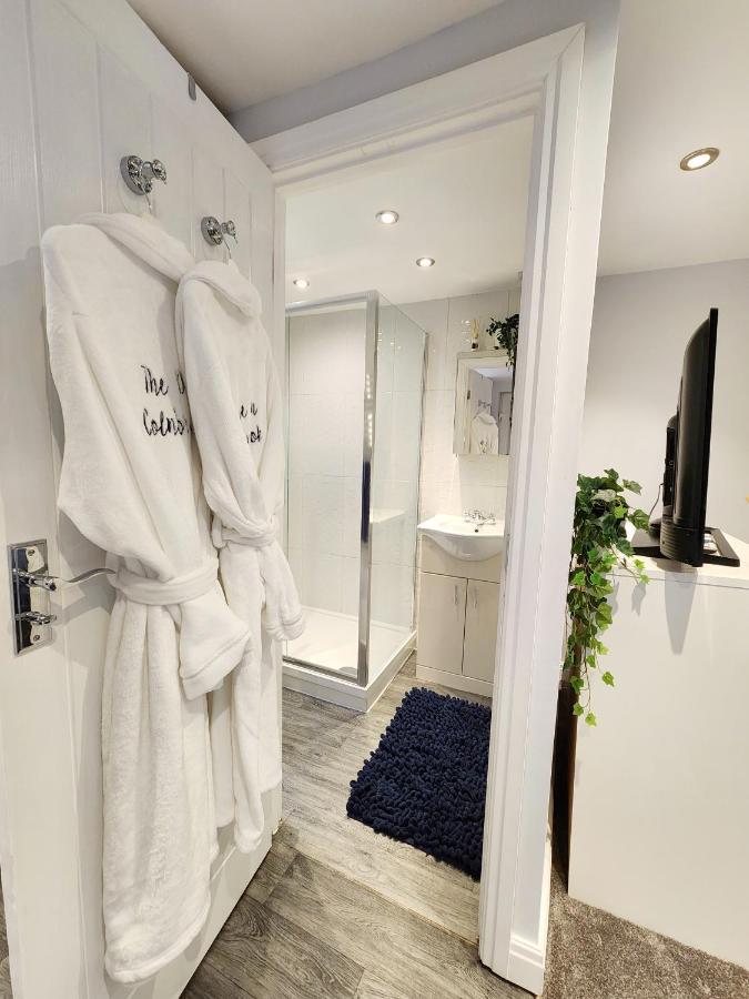 Studio Apartment The Den Colnbrook Buitenkant foto